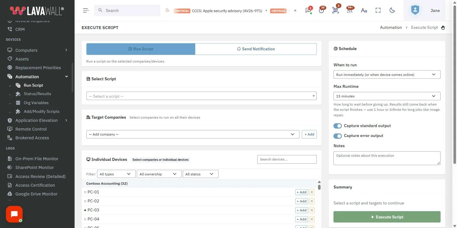 La page Exécuter un script de la console Lavawall, avec les onglets, le choix du script, les entreprises cibles et les appareils individuels, avec des données d’exemple.