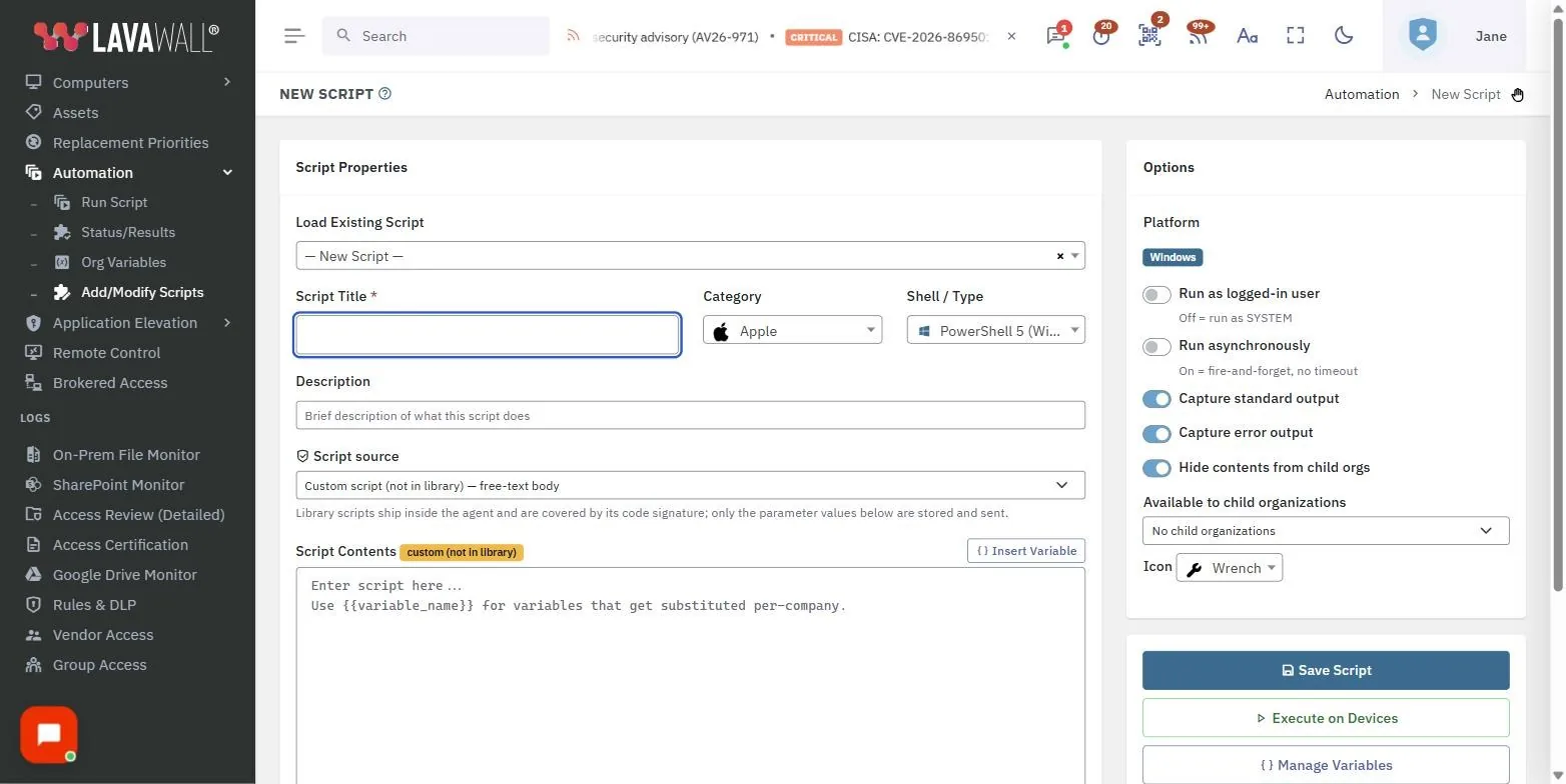 La page Ajouter / modifier des scripts de la console Lavawall, avec les propriétés du script, la source du script, le contenu du script et les variables détectées, avec des données d’exemple.