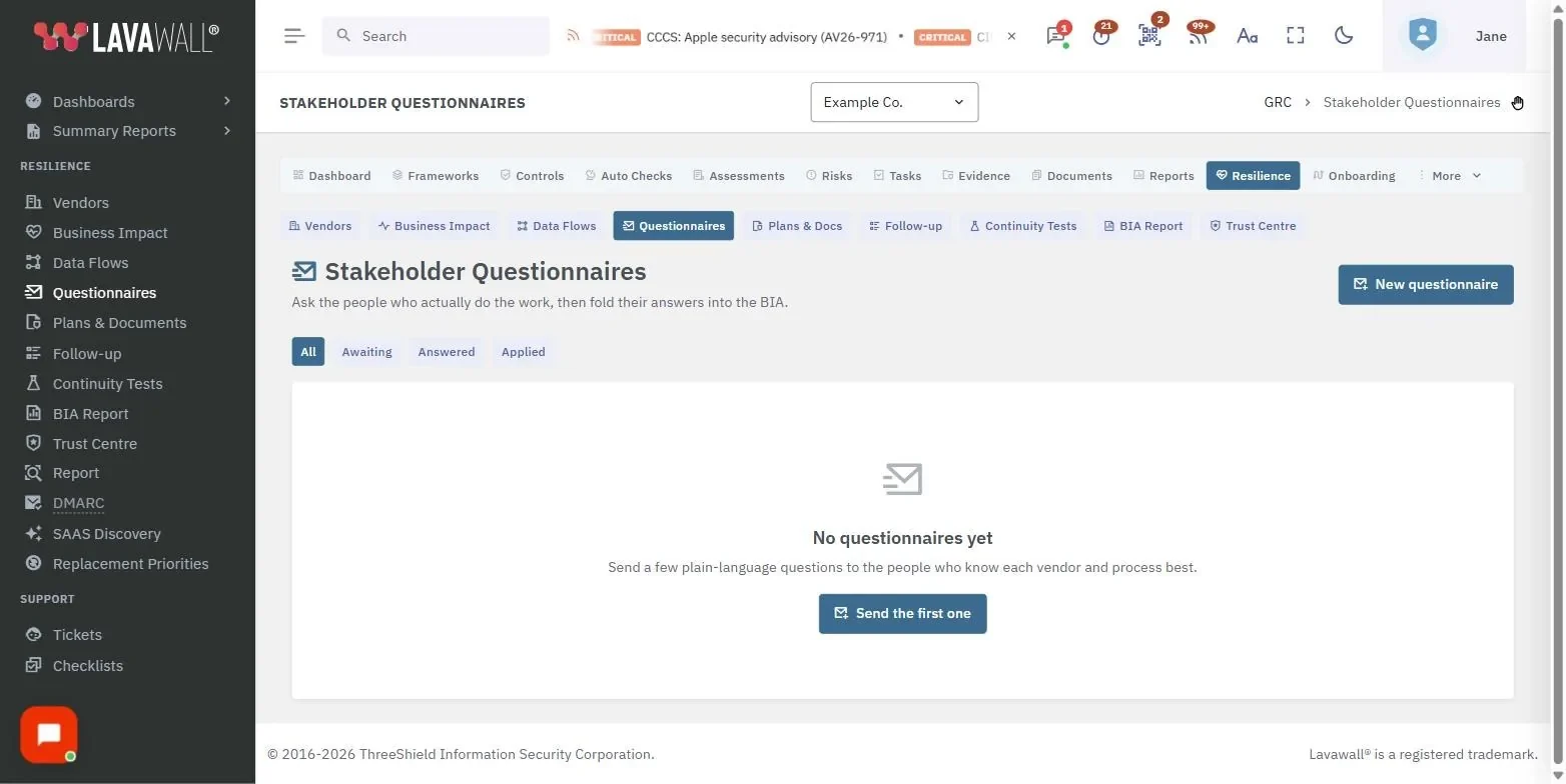 La page Questionnaires aux parties prenantes de la console Lavawall, avec le nouveau questionnaire, les filtres de statut, le tableau des questionnaires et les actions sur les lignes, avec des données d’exemple.