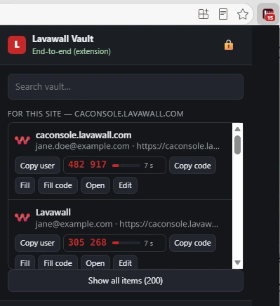 L’extension sur une page de connexion, qui liste les connexions de ce site avec leurs icônes, leurs codes à usage unique en direct avec un compte à rebours, et les boutons Copier l’utilisateur, Copier le code, Remplir et Remplir le code.